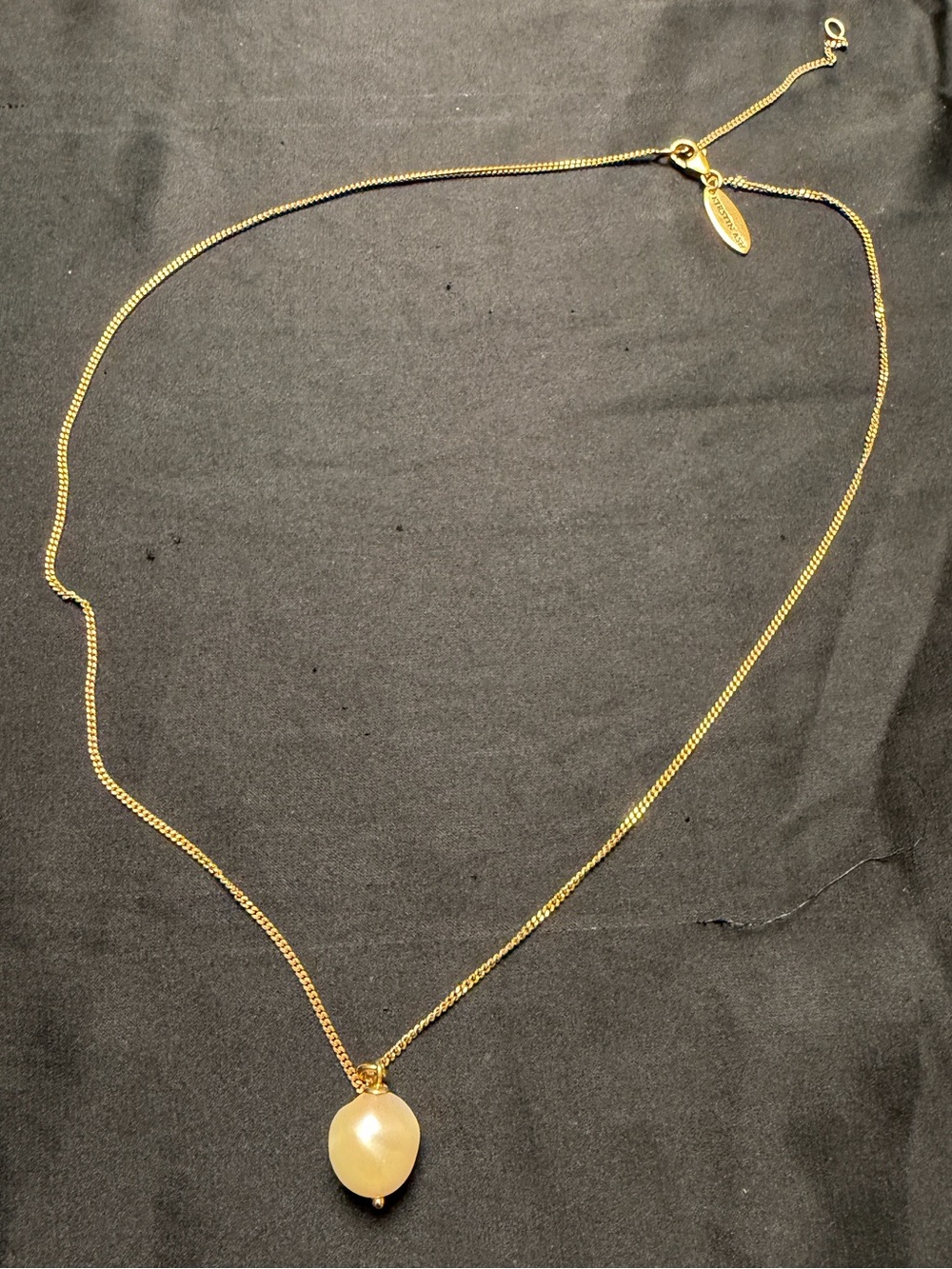 Large Freshwater Pearl Pendant Necklace in Gold - Picture 5 of 6